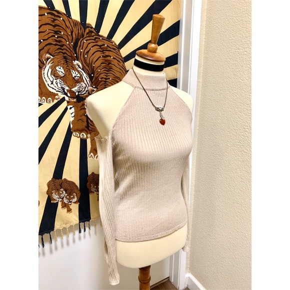 🌈 Amazing off shoulder street top - Picture 3 of 8